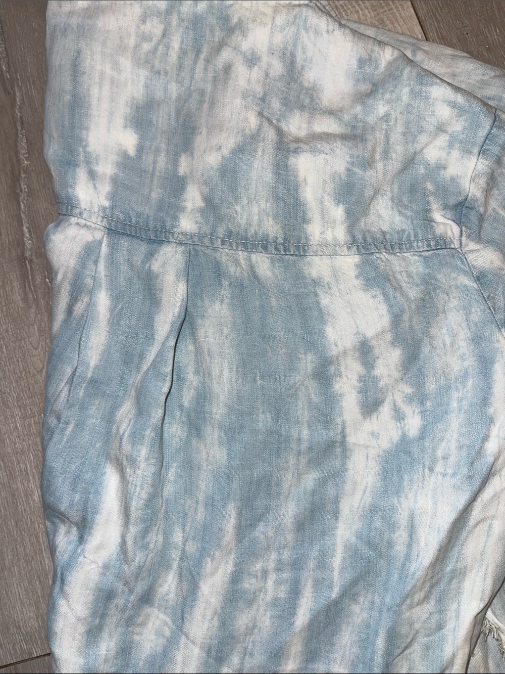 Bella Dahl Light Blue Tie-Dye Button-Up Shirt with fray detail XS- never worn! - Picture 9 of 9